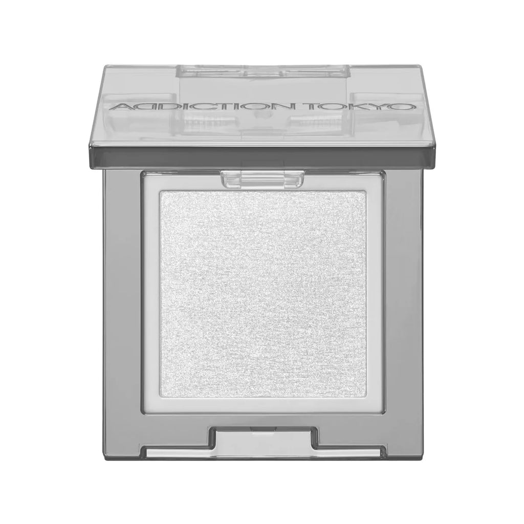 Addiction eyeshadow with pearl finish in mono color for a sophisticated makeup look