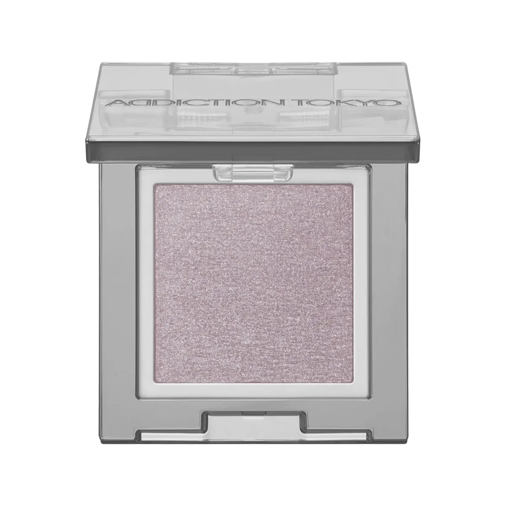 Addiction eyeshadow with pearl finish in mono color for a sophisticated makeup look