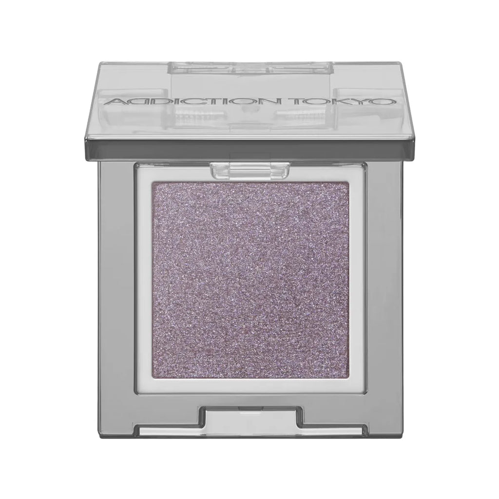 Addiction eyeshadow with pearl finish in mono color for a sophisticated makeup look