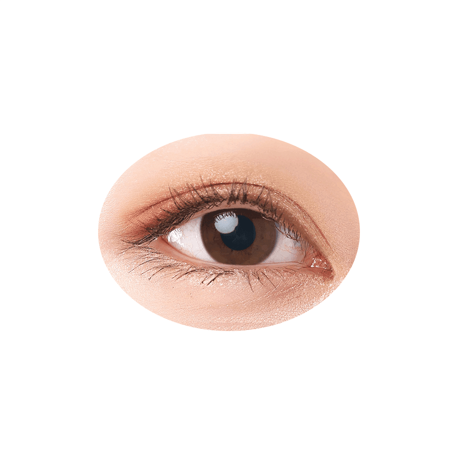 Eye makeup result using Cezanne Beige Tone Eye Shadow, highlighting the eyelids with a natural beige tone and subtle shimmer.