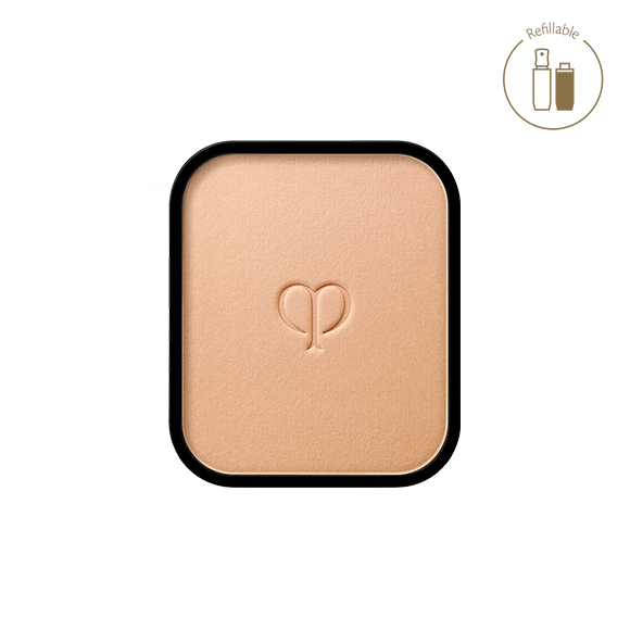 Refillable Clé de Peau Beauté Teint Pouder Éclat Ⅱ foundation pan with a finely milled texture for a soft-focus, luminous finish.