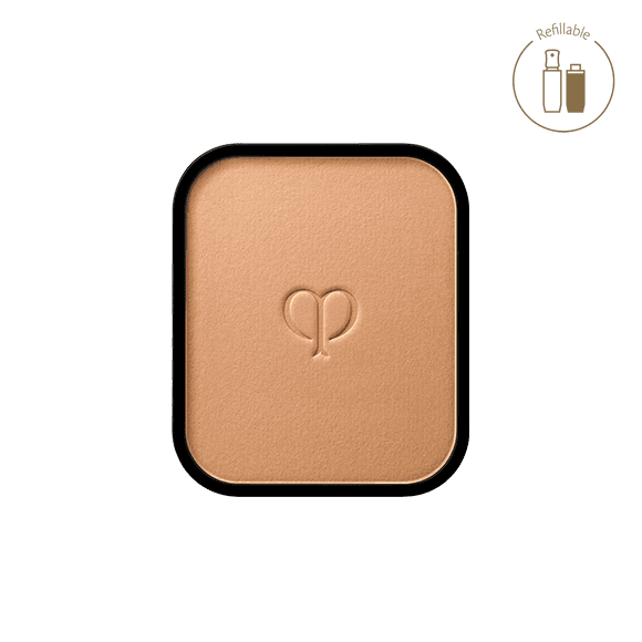 Refillable Clé de Peau Beauté Teint Pouder Éclat Ⅱ foundation pan with a finely milled texture, designed for a radiant, natural finish.