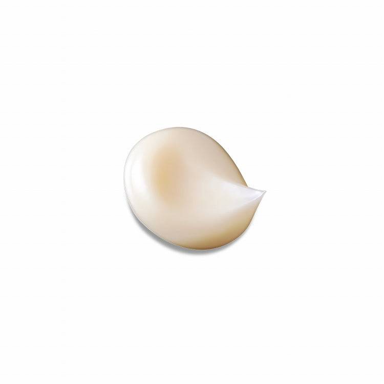 Close-up of Clé de Peau Beauté la Créme 30g's smooth, creamy texture, designed for nighttime hydration and skin rejuvenation.