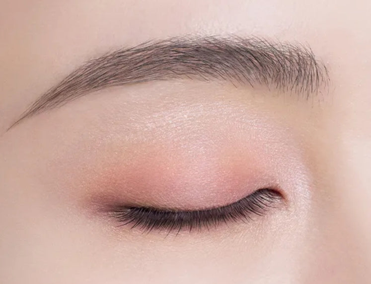 Contouring eyeshadow palette by Decorte for a flawless makeup application