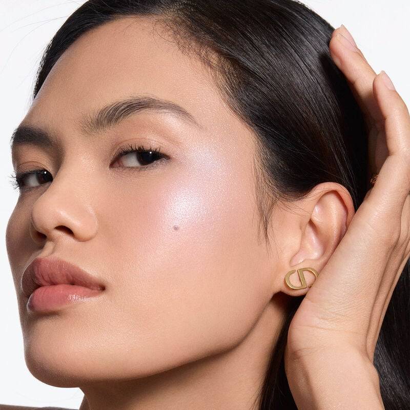 Model wearing Dior Skin Forever Couture Luminizer 2025 Edition, showcasing a radiant, smooth finish with a luminous glow on her cheekbone.