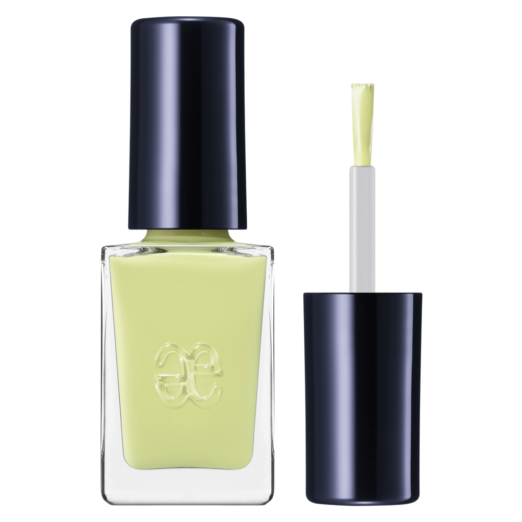 Elégance Lacquer in vibrant lime green, offering a quick-drying matte finish for bold and trendy nail styles.