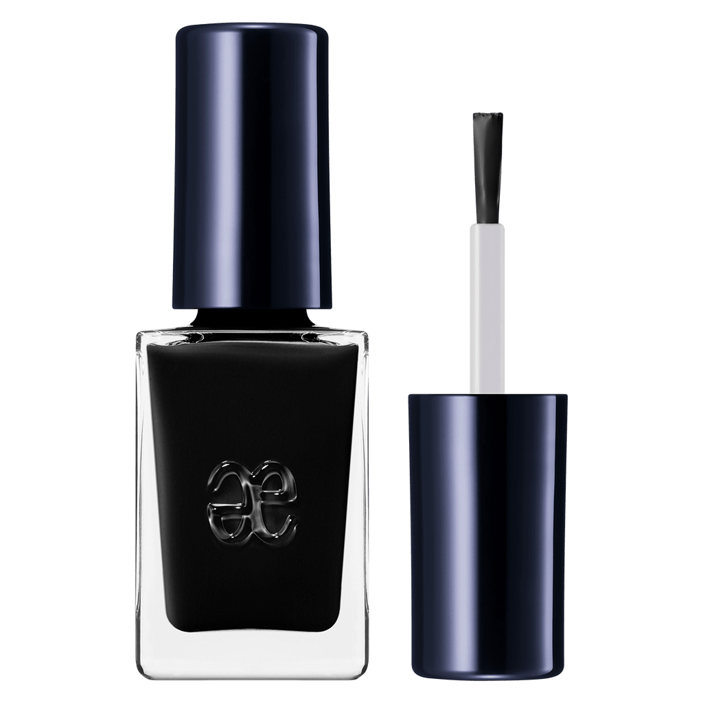 Elégance Lacquer in matte black, offering a quick-drying formula for sleek and modern nail designs.