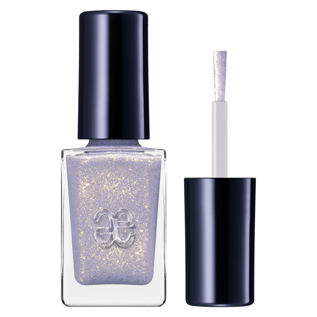 Elégance Lacquer in lavender with subtle gold shimmer, quick-drying and ideal for delicate and elegant nail designs.