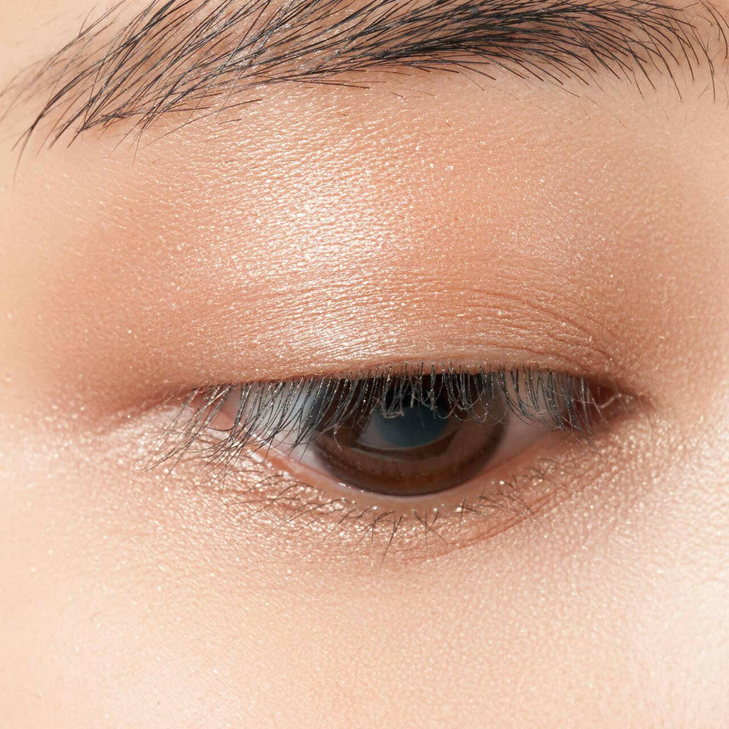 Refined Harmony Eyes makeup showcasing natural Elégance, perfect for sophisticated daily beauty enhancement.
