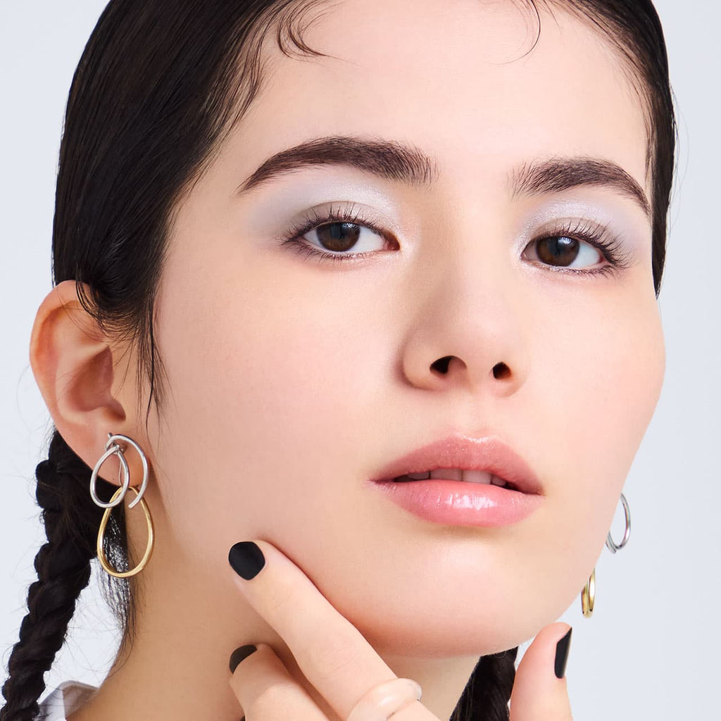 Close-up of a model wearing Elégance Razzle Eye Color in silver, showcasing a modern and striking eye makeup look.