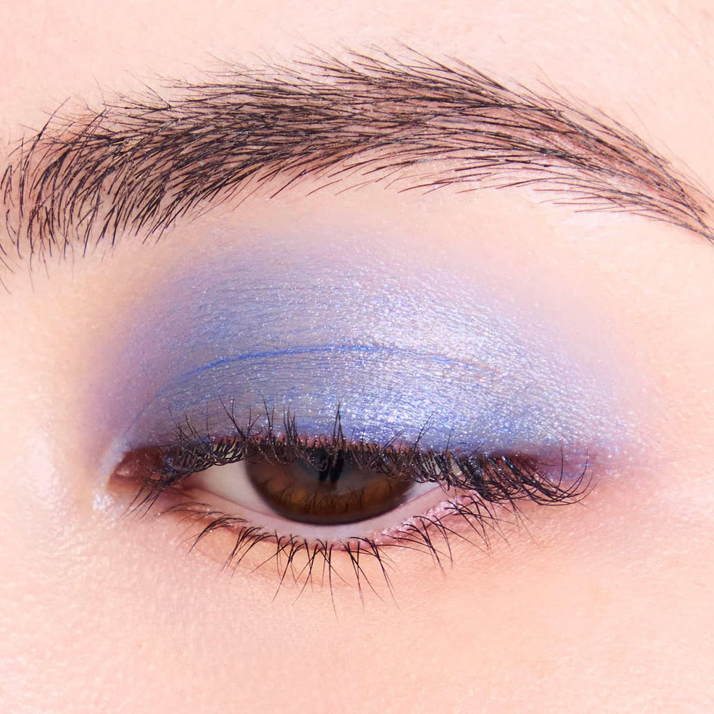 Close-up of an eyelid featuring Elégance Razzle Eye Color in blue, showcasing a vibrant and eye-catching makeup look.