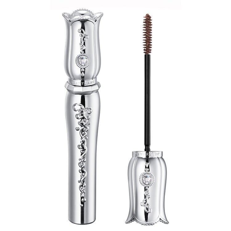 Jillstuart Blooming Lash Film Curler creating long, defined eyelashes for a professional makeup finish