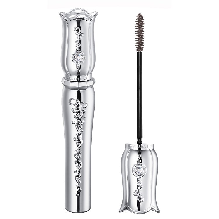 Jillstuart Blooming Lash Film Curler creating long, defined eyelashes for a professional makeup finish