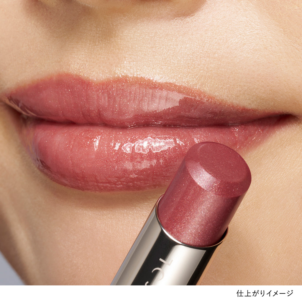 Close-up of lips wearing Lunasol Bare Color Balm in shade 11 Ecru, showcasing a glossy pink shimmer.