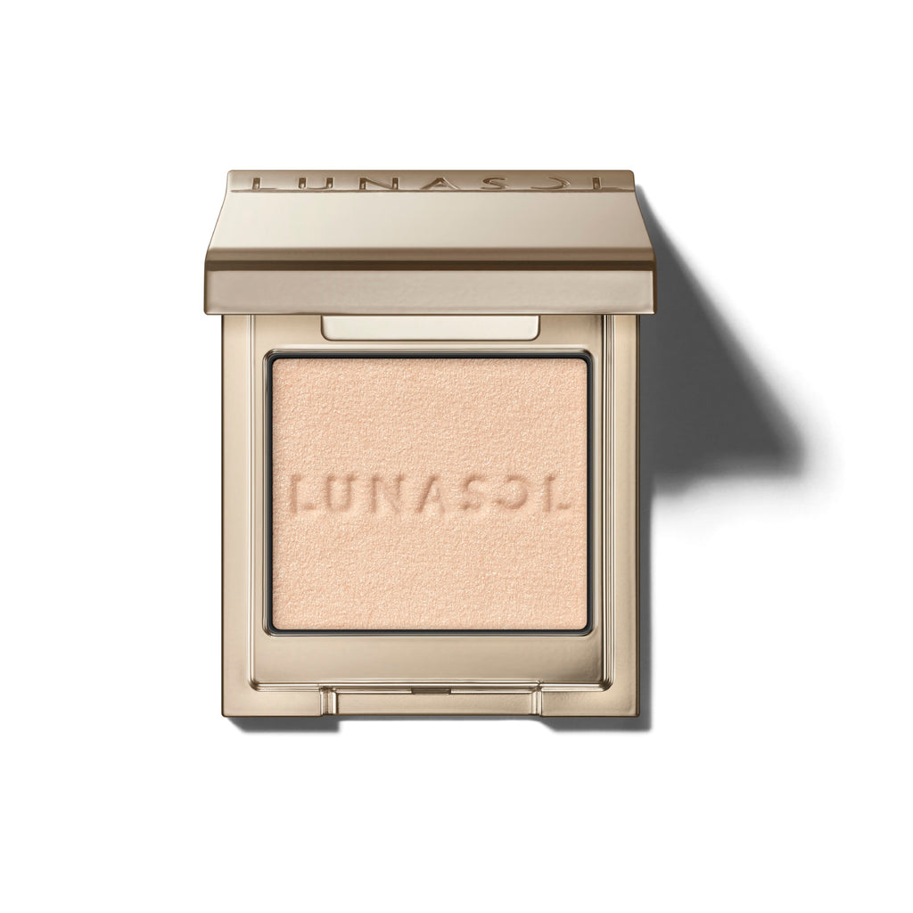 Lunasol Mono Eye Coloration eye shadow in a noble beige tone, housed in a luxurious gold compact for subtle and elegant eye looks.