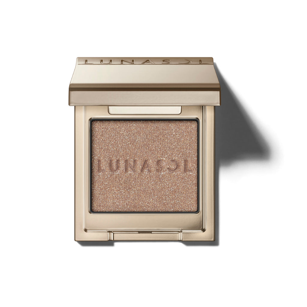 Lunasol Mono Eye Coloration eye shadow in a shimmering brown shade, encased in a gold compact for a radiant eye makeup finish.