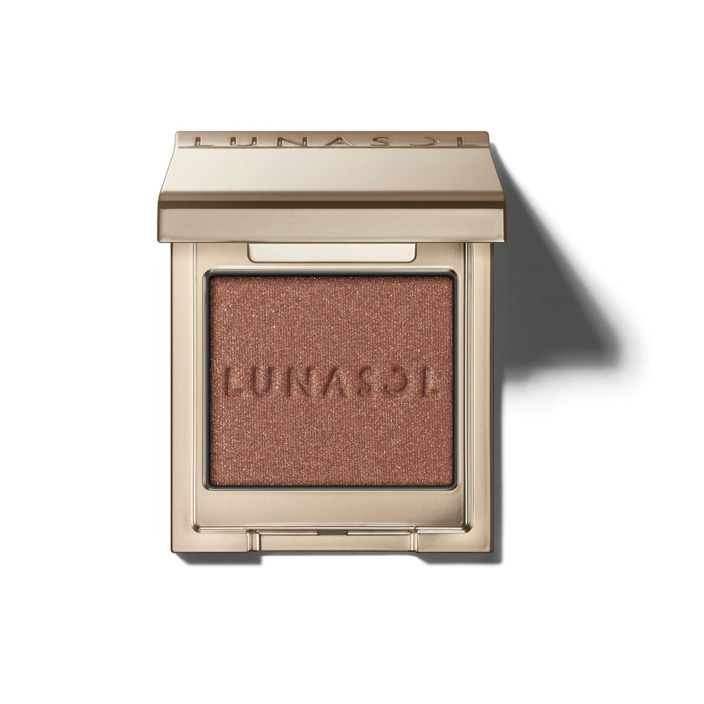 Lunasol Mono Eye Coloration eye shadow in a deep bronze tone with shimmer, housed in an elegant gold compact for dramatic eye looks.