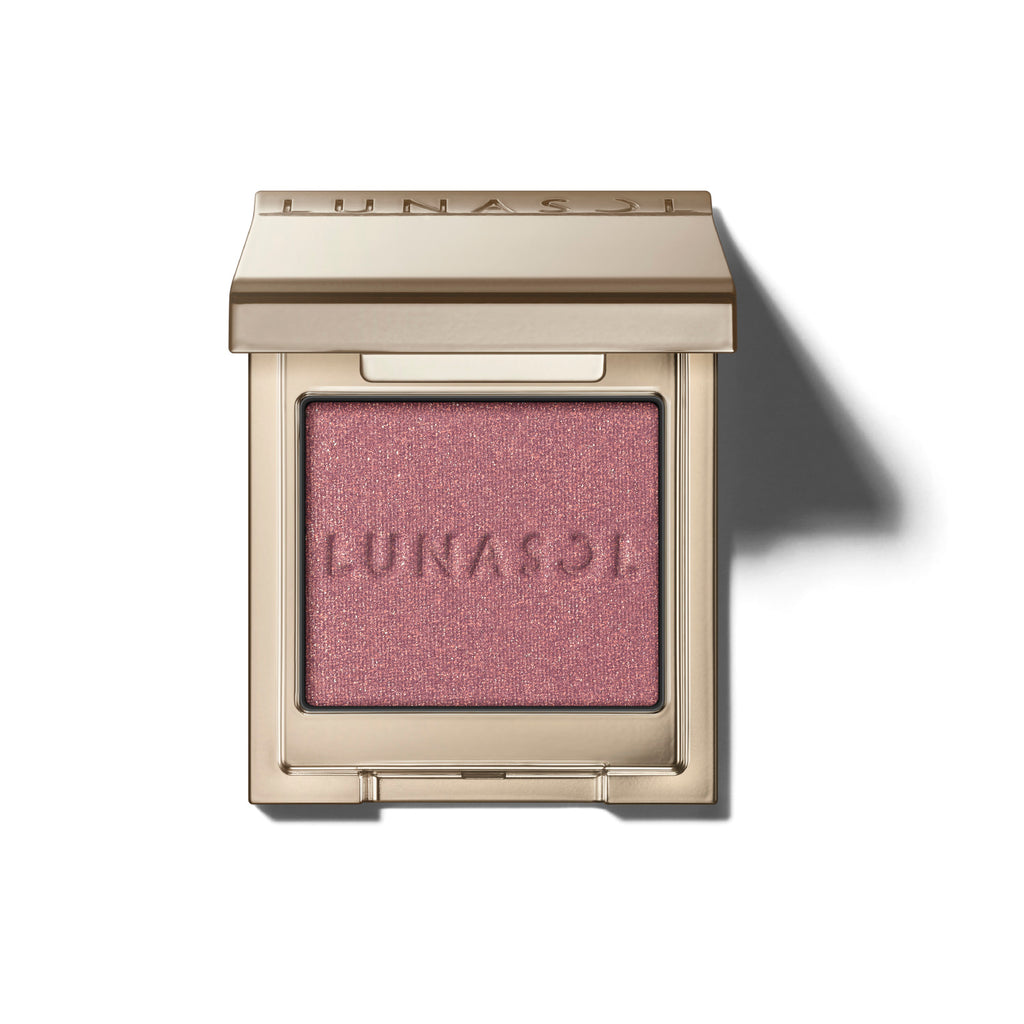 Lunasol Mono Eye Coloration eye shadow in a soft pink shimmer, designed for delicate eye makeup, in a chic gold compact.