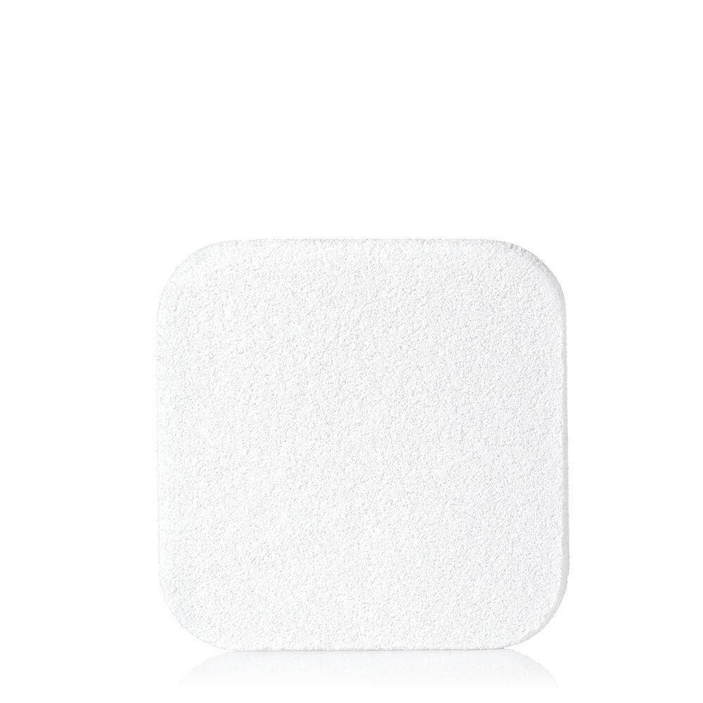 White sponge applicator for Shiseido Synchro Skin Powder Foundation, ideal for wet or dry application.