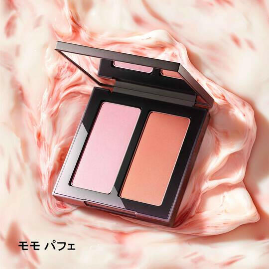 Shu Uemura 3D Cheekmate makeup product showcasing natural contouring effect