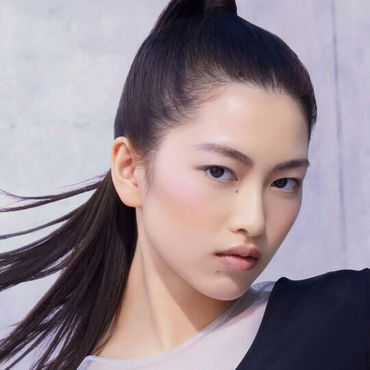 Shu Uemura 3D Cheekmate makeup product showcasing natural contouring effect