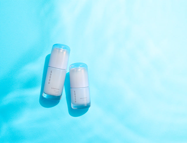 Suqqu Smooth Refining Serum duo on a radiant blue background. Hydrating and smoothing skincare formula for a natural glow and clear skin.
