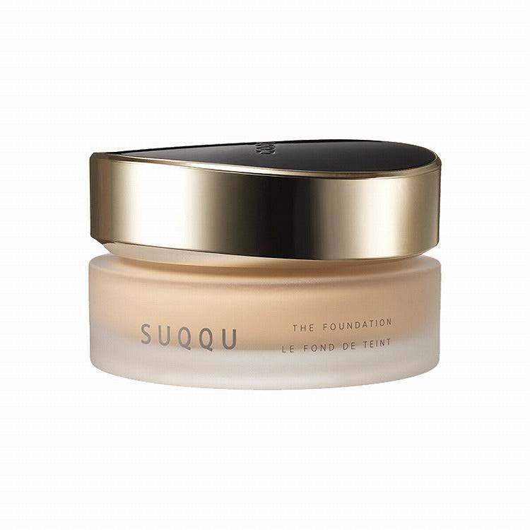 Suqqu The Foundation 30g in a frosted jar with a luxurious gold and black lid, perfect for a radiant and long-lasting finish.