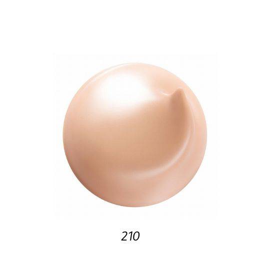 Shade 210 of Suqqu The Foundation 30g, a light neutral tone with a creamy texture for a smooth and even skin tone.