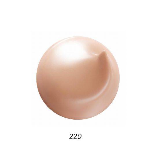 Shade 220 of Suqqu The Foundation 30g, a warm light beige tone with a creamy formula for a natural and luminous look.