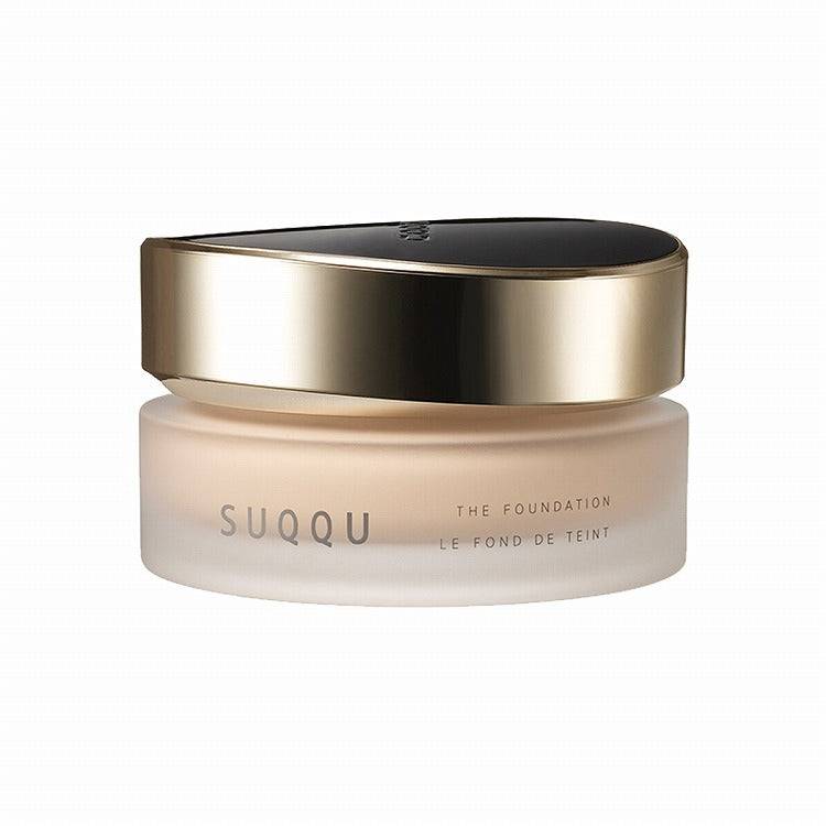 Suqqu The Foundation 30g in a frosted jar with a luxurious gold and black lid, perfect for a radiant and long-lasting finish.