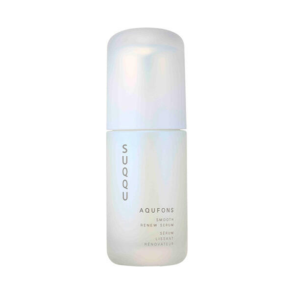 Suqqu Renew Serum with smooth hydration, surrounded by water splashes. Enhances skin radiance and moisture for a refreshed, even complexion.
