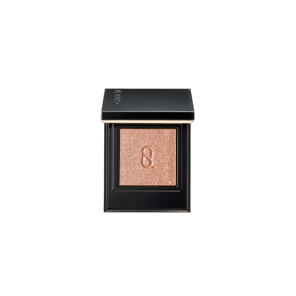 Radiant Eyes showcasing the elegance of Suqqu Mono Look for a sophisticated and polished makeup style.
