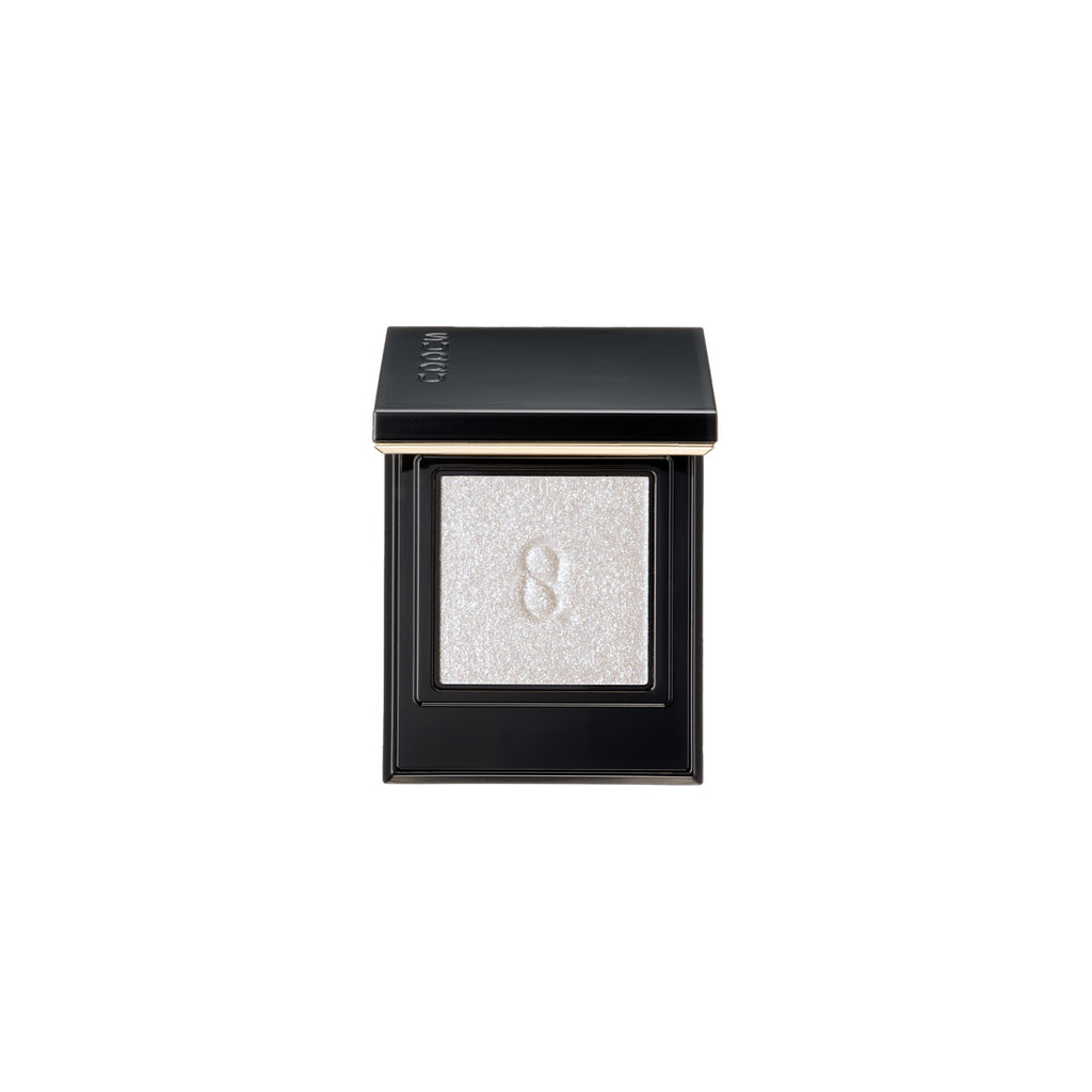 Radiant Eyes showcasing the elegance of Suqqu Mono Look for a sophisticated and polished makeup style.