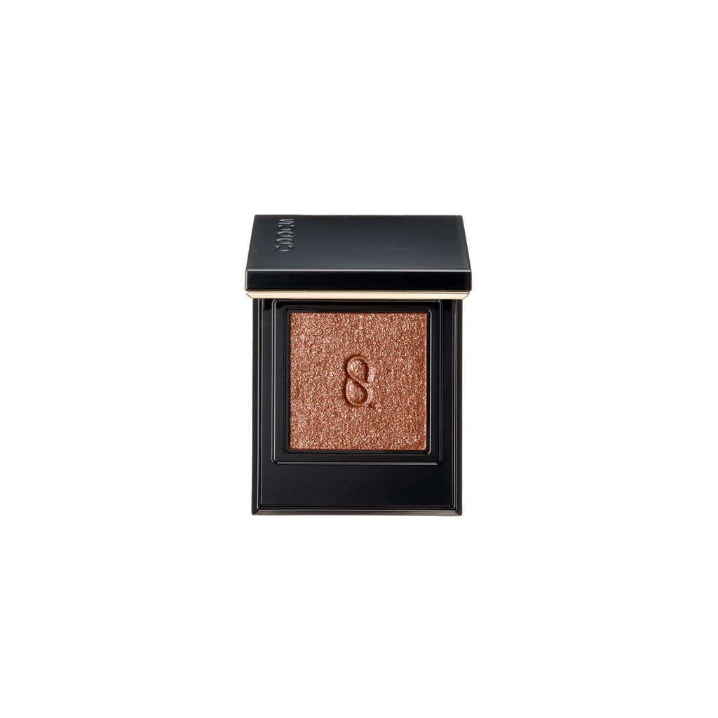 Radiant Eyes showcasing the elegance of Suqqu Mono Look for a sophisticated and polished makeup style.