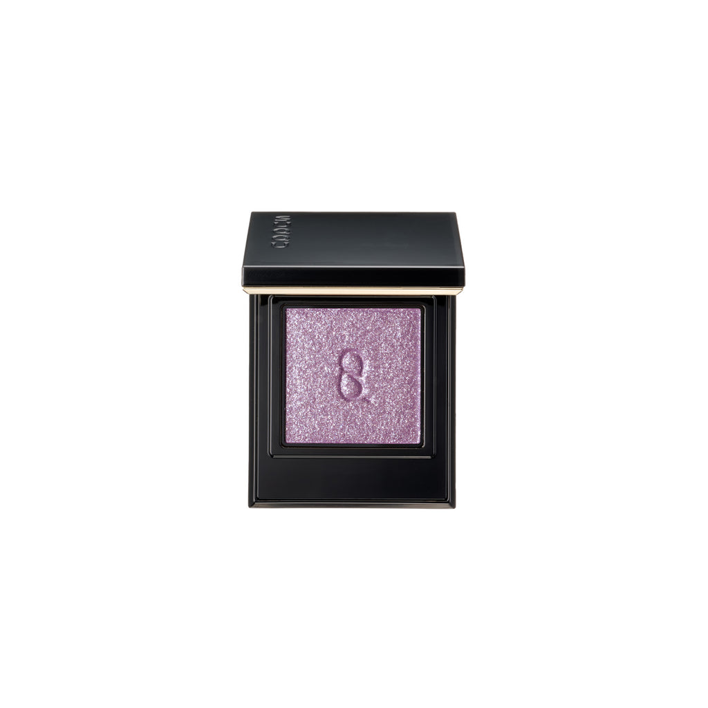 Radiant Eyes showcasing the elegance of Suqqu Mono Look for a sophisticated and polished makeup style.