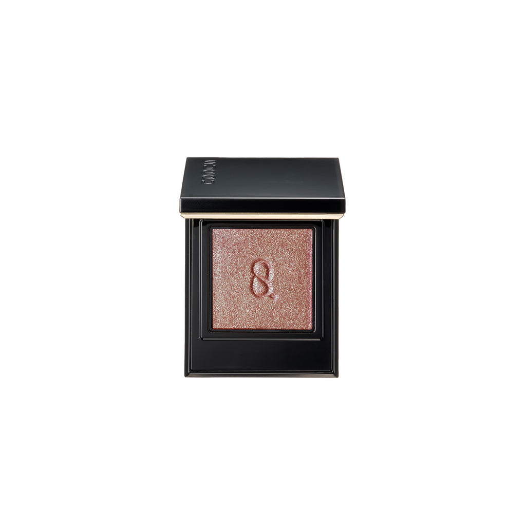 Radiant Eyes showcasing the elegance of Suqqu Mono Look for a sophisticated and polished makeup style.
