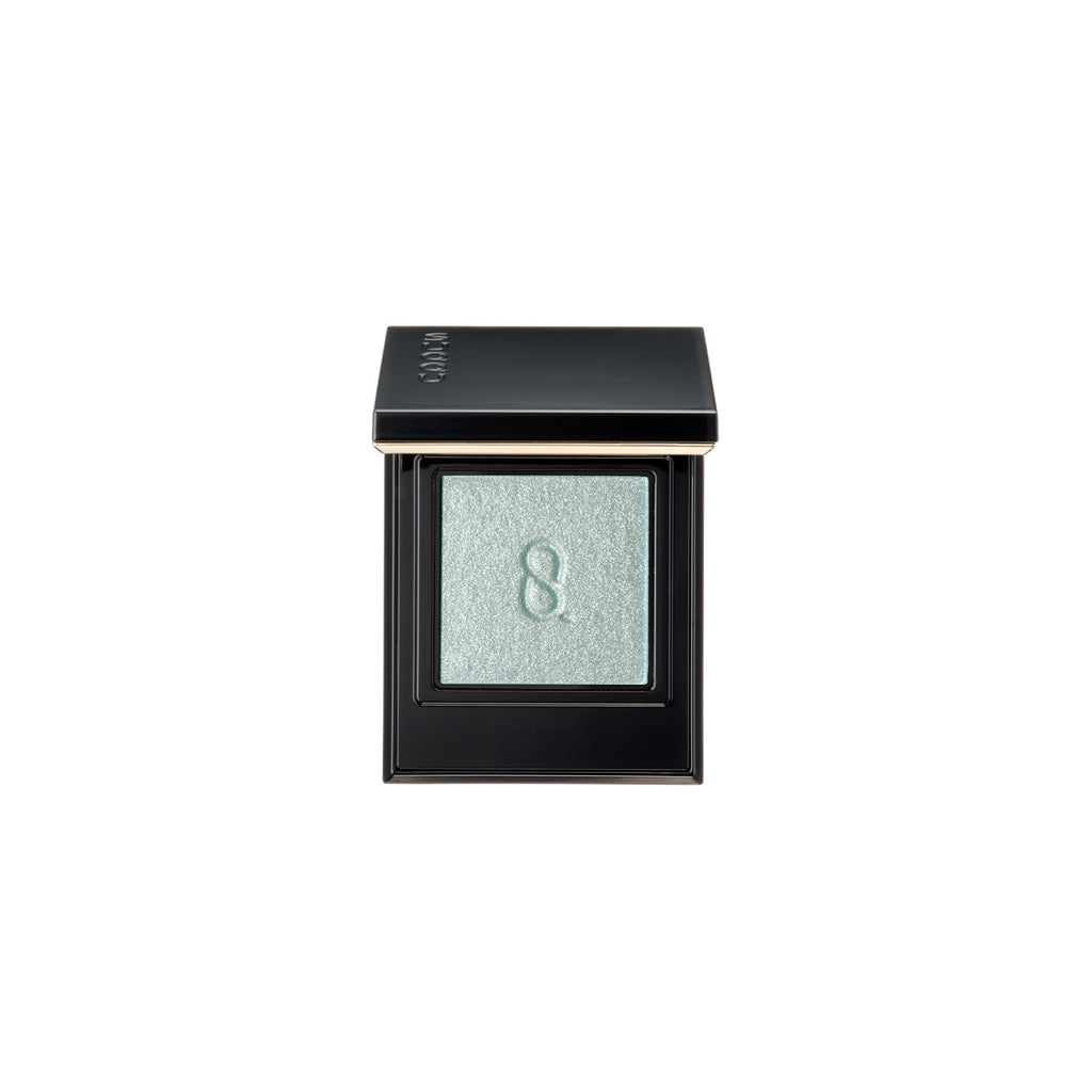 Radiant Eyes showcasing the elegance of Suqqu Mono Look for a sophisticated and polished makeup style.