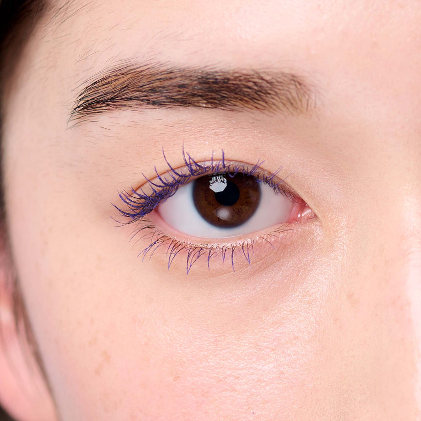 THREE Mascara enhancing eyelashes with long-lasting volume and definition for a refined makeup look