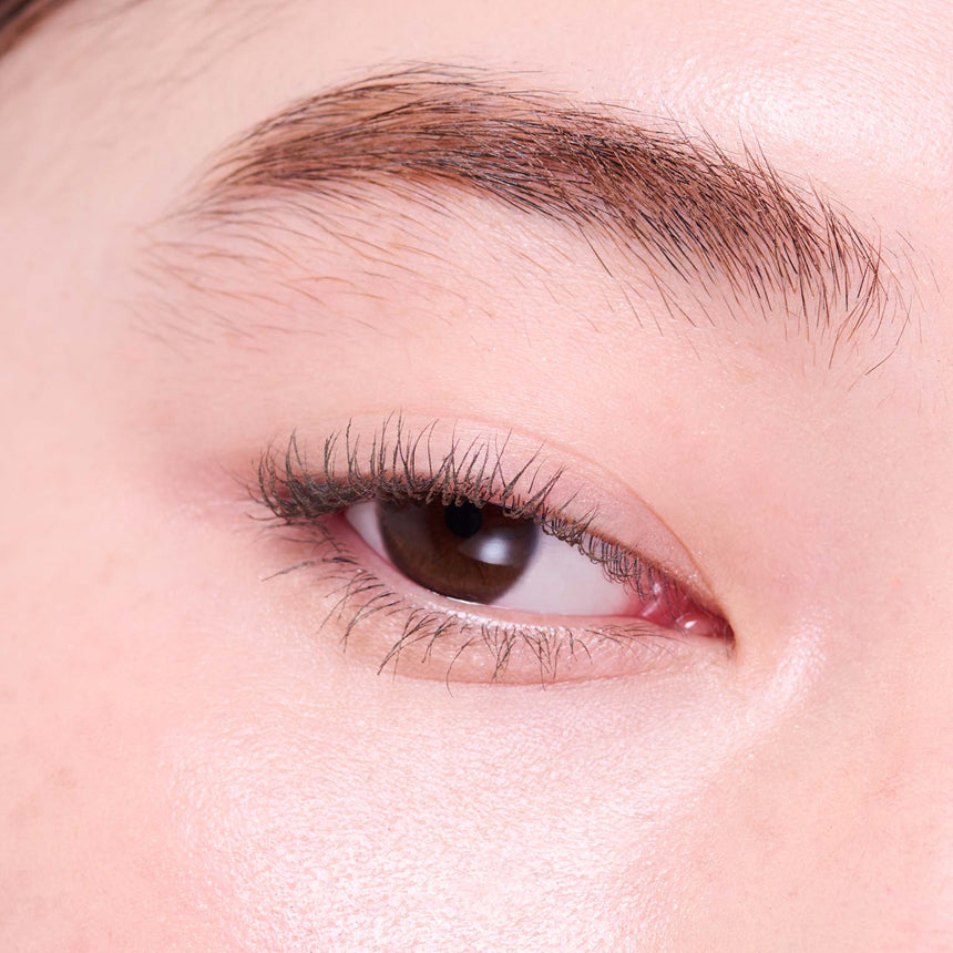 THREE Mascara enhancing eyelashes with long-lasting volume and definition for a refined makeup look