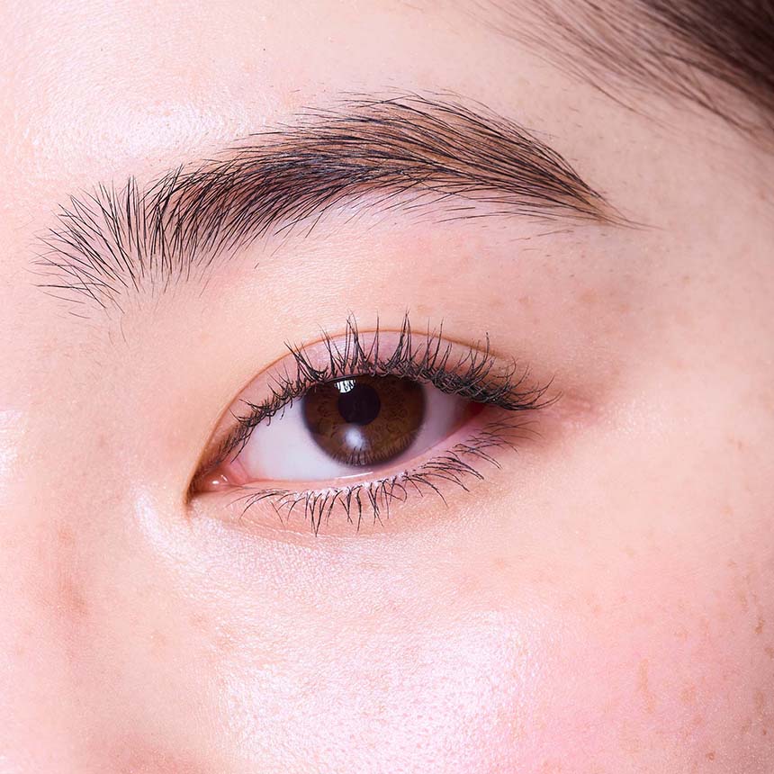 THREE Mascara enhancing eyelashes with long-lasting volume and definition for a refined makeup look