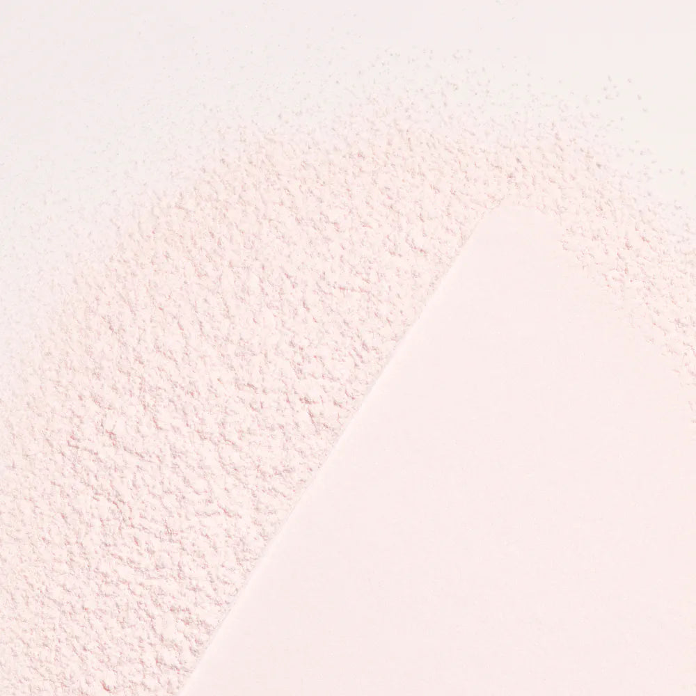 Inoui loose powder compact highlighting a smooth, natural finish for flawless makeup application.