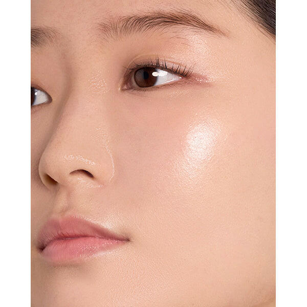 Hydrate skin and enhance glow with Naturaglacé Makeup Cream Moist 30g for a radiant, natural finish
