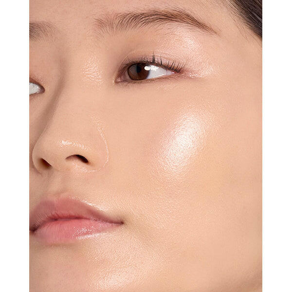 Hydrate skin and enhance glow with Naturaglacé Makeup Cream Moist 30g for a radiant, natural finish