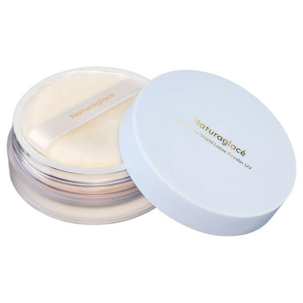 Brighten and protect your skin with Naturaglacé Loose Powder UV 7g, offering natural sun defense and radiant finish